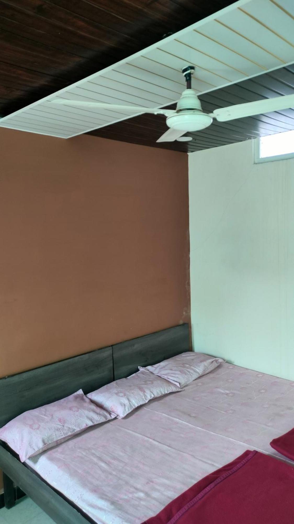 Kailash Kuti Guest House Ujjain Phòng bức ảnh