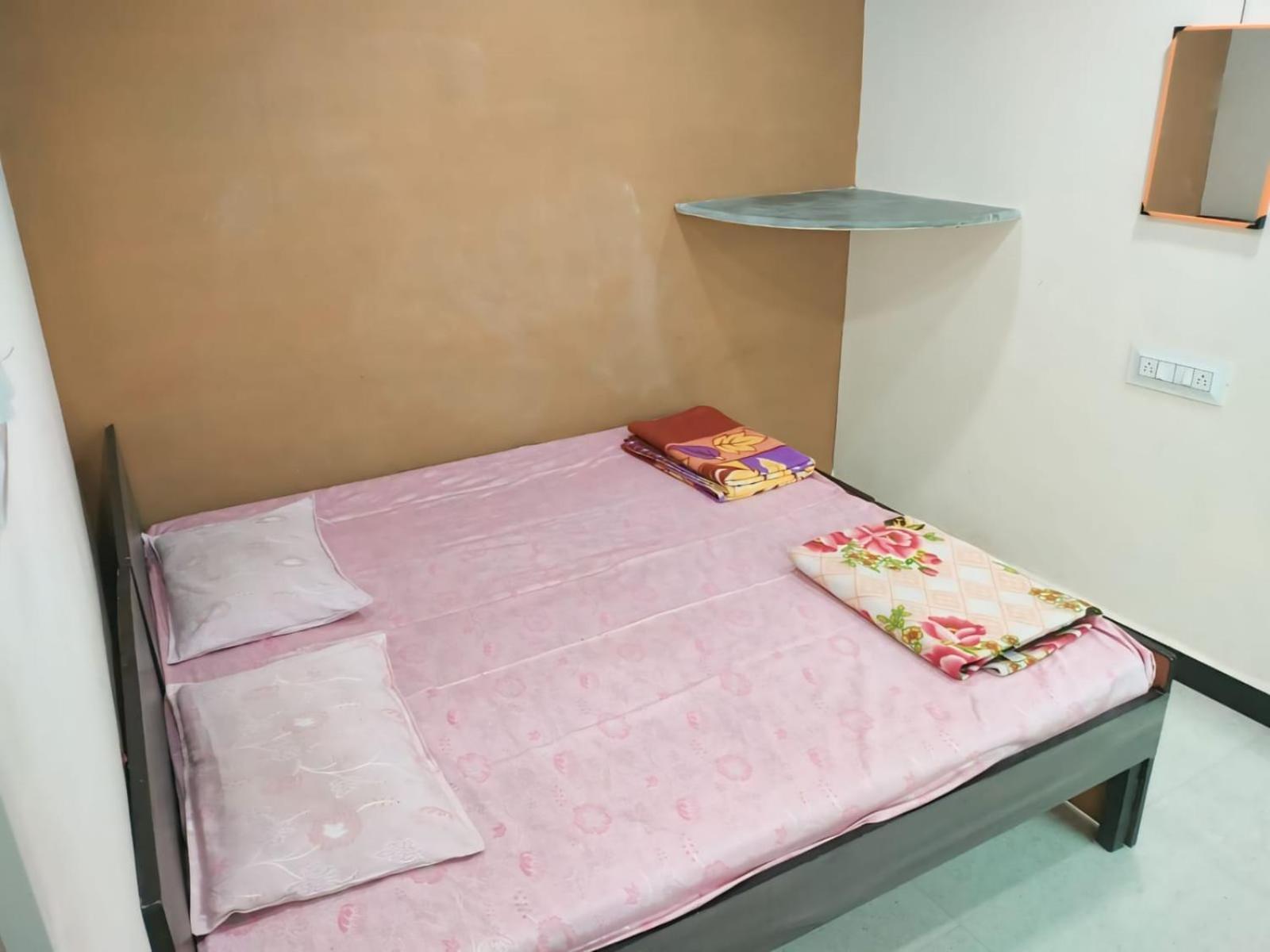 Kailash Kuti Guest House Ujjain Ngoại thất bức ảnh
