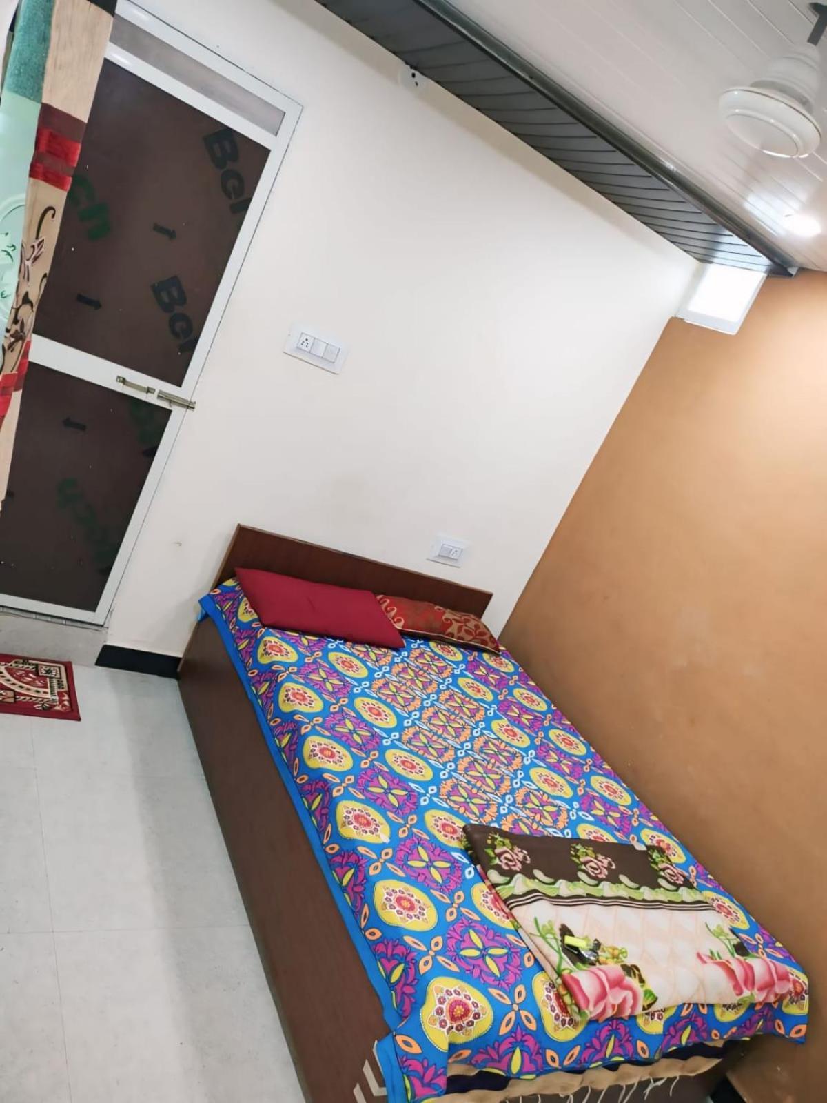 Kailash Kuti Guest House Ujjain Phòng bức ảnh